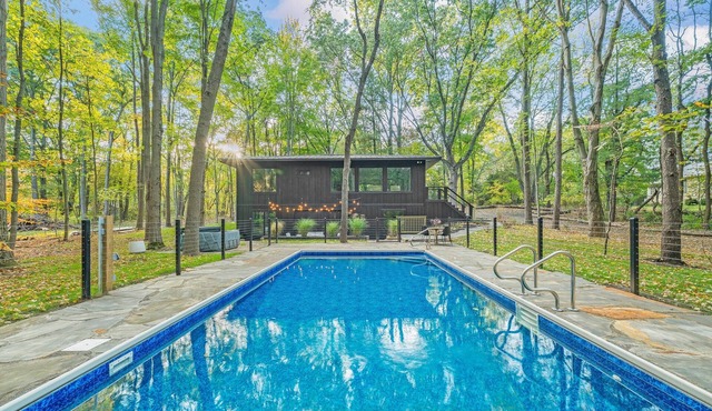 NEW Luxury home, Private Pool, Hot Tub, Pool Table