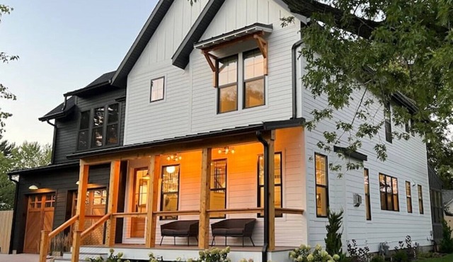 New luxury home steps to downtown w/yr round heated pool