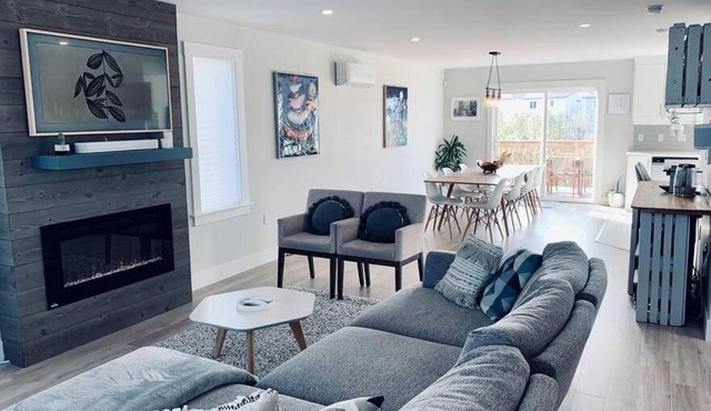 New Luxury Home with Gym, Sauna, Patio, and AC