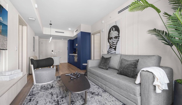 New Luxury Hotel in the Gables.rooftop pool, 24hr front desk, valet, shops!