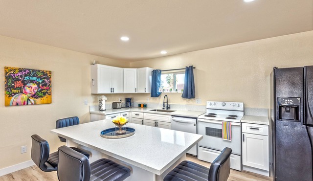 new luxury house 10 min from the strip