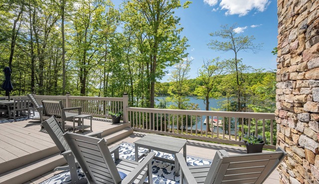 New! Luxury Lakefront w/Pool, Dock & Hot Tub