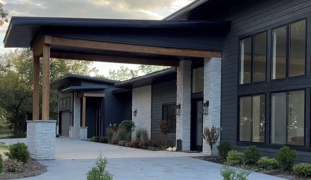 New luxury lodge, 10mile views, on ranch next to Galena Territory, pool, animals