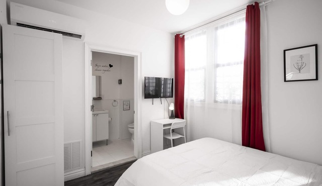 NEW! Luxury Modern w/Access to an Outdoor Kitchen Patio & Rooftop Terrace