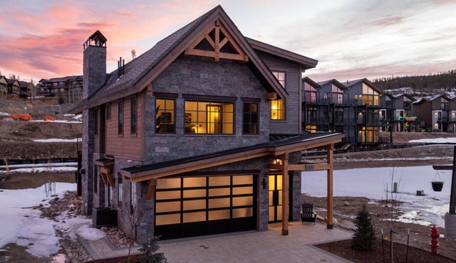 New Luxury Mountain Home | Hot Tub | 3 Fireplaces