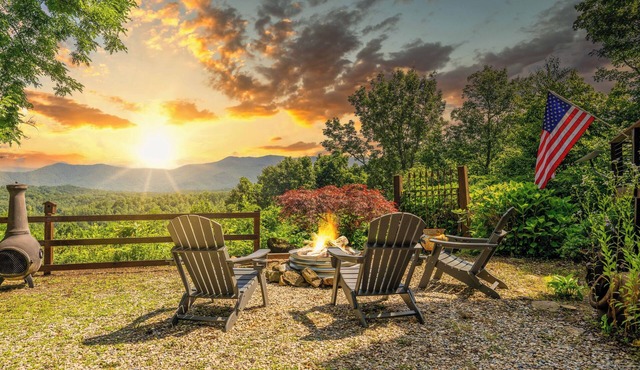 NEW! Luxury Nantahala Cabin with Mtn Views, SoakTub, Fire Pit