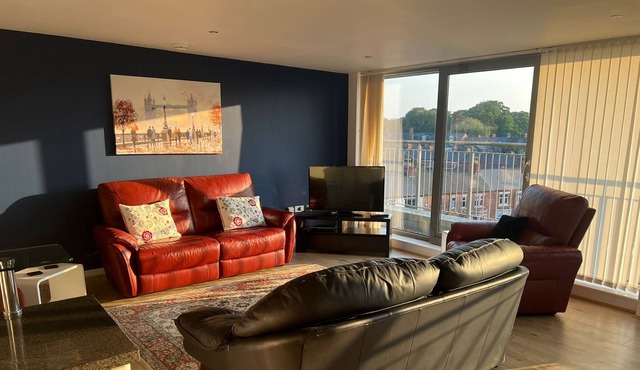 New-luxury Penthouse in Town Centre