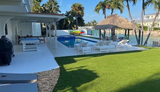 New Luxury Rental; Spacious outdoor living; Brand New Pool & Spa + big boat dock