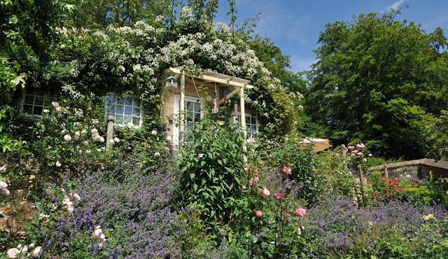 New Luxury single storey secluded Cottage in Bath