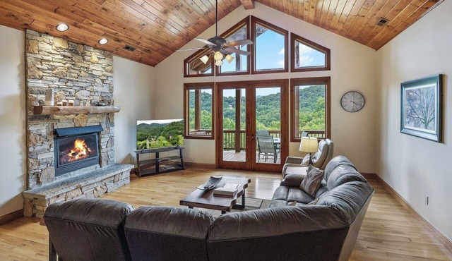 New Luxury Smoky Mountain Country Club Condo, Garage, Washer & Dryer, View!