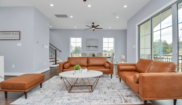 New Luxury Stay mins from Downtown w/dreamy common area
