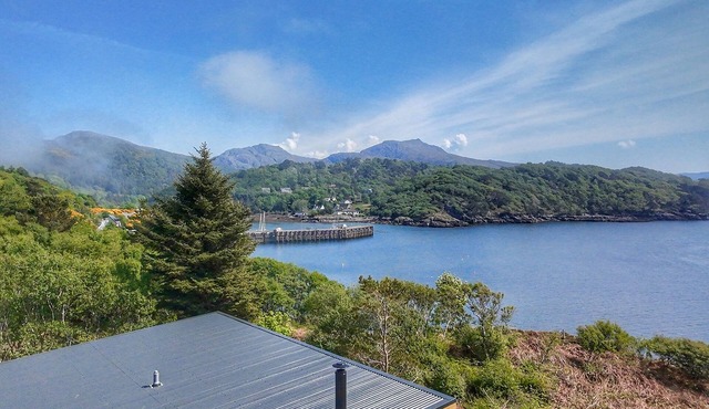 New luxury stay with beautiful sea and mountain views