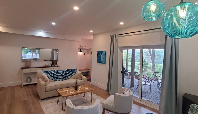 New luxury suite in the heart of wine country-steps from Benjamin Bridge Winery!