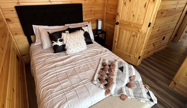 NEW Luxury Tiny Home - Cabin B