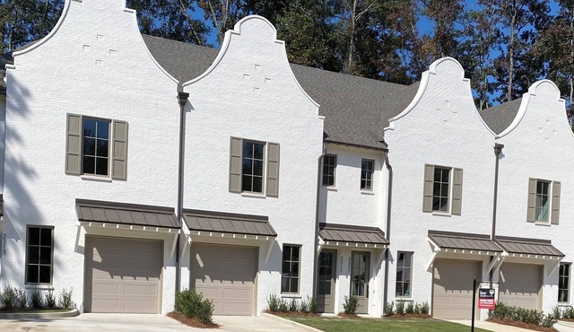 NEW Luxury Townhome in prestigious Moores Mill area of Auburn, AL!