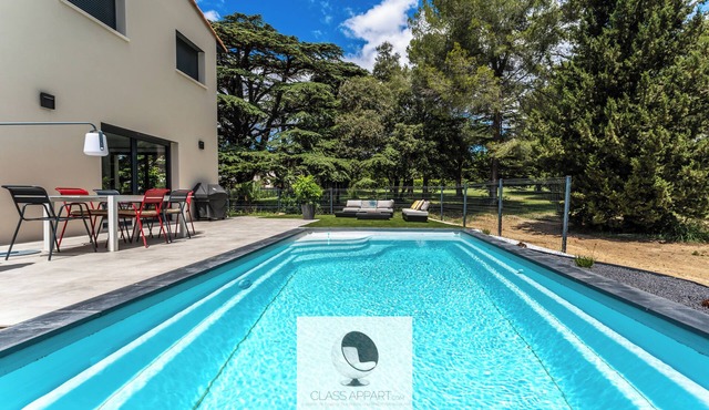 New Luxury Villa with Pool for Rent by the Week in Castelnau-le-Lez