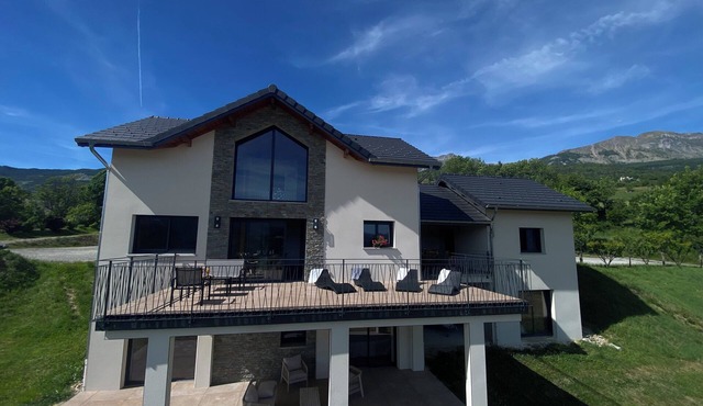 New luxury villa, breathtaking view, swimming pool and outdoor amenities
