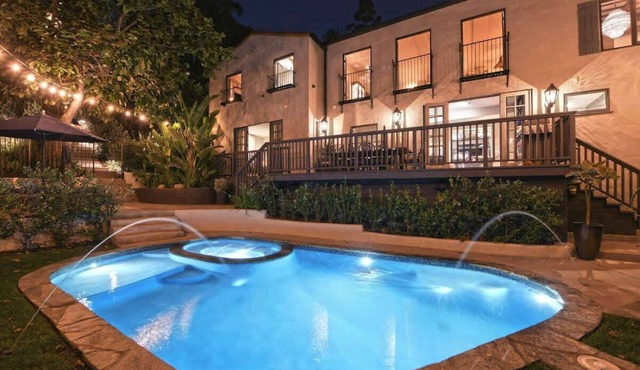 NEW Luxury Villa, Secret Garden, Pool, Dogs OK