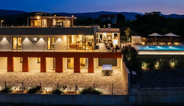 NEW Luxury Villa - Six Bedroom Villa