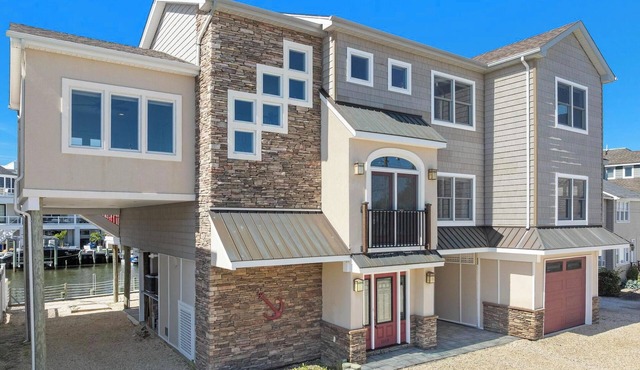New Luxury Water-Front Retreat w/Elevator, Dock, close to Long Beach Island!