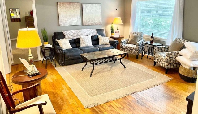 New Madrid - Marston Homestead. COZY 12 Bed Home.