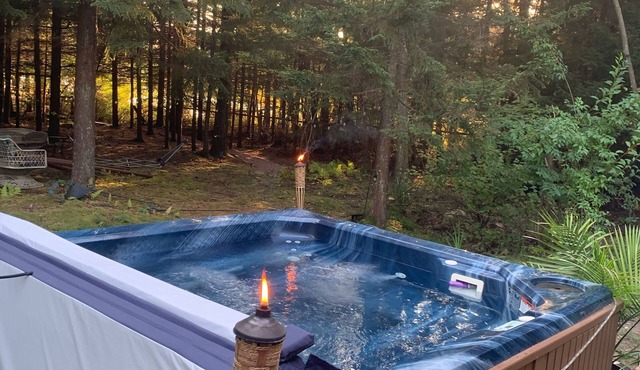 *New*Magical,Mountain lakehouse w creek/hottub/fireplace/sauna/boat/gameroom/4br