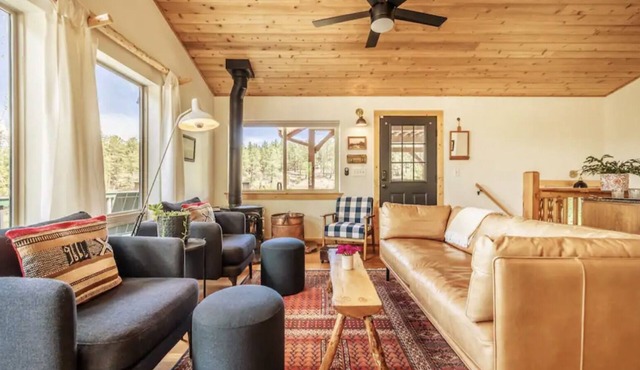 ^NEW^ MAGICAL REMOTE CABIN WITHIN PIKE'S NAT'L FOREST, HOT TUB