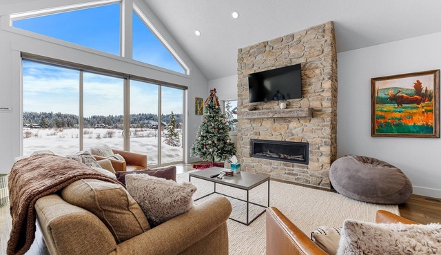 New - Meadowbright VIsta - Large driveway - Clubhouse with pool & hot tub - River - Luxury