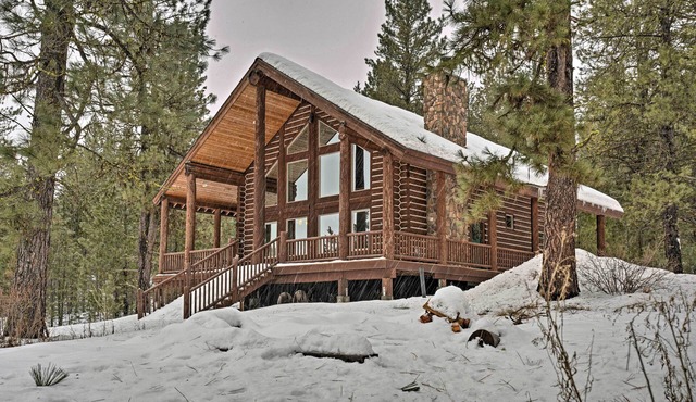 New Meadows Log Cabin on 9 Acres - Near Brundage!