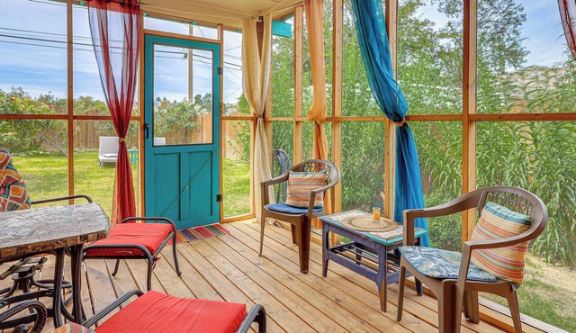 New Mexico Cottage: Hot Tub On-Site
