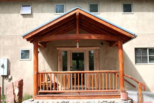 New Mexico Glamping Paradise: Riverfront Rental for the Ultimate Retreat