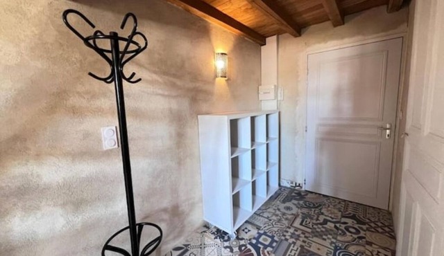 New mezzanine studio in a quiet location