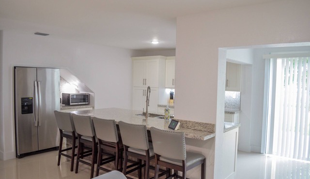 New Miami Townhouse on Lake for Families FU 3 Bed, 2 Bathroom, 5 Persons.