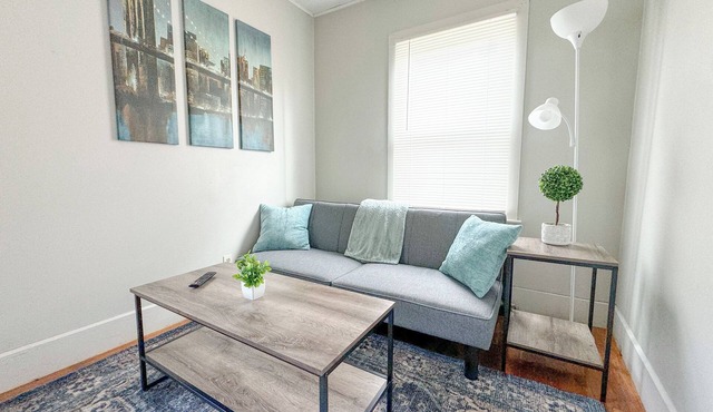 NEW - Mins to Manchester NH and Lowell MA - Family Friendly - 1st Floor - W/D