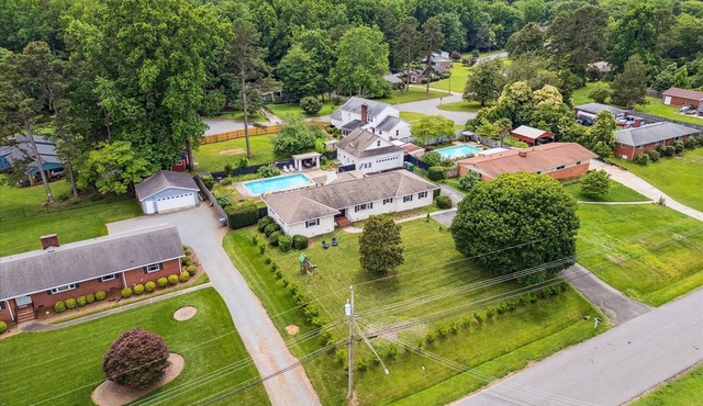 NEW! minutes to downtown - Private Half-Acre Ranch Retreat