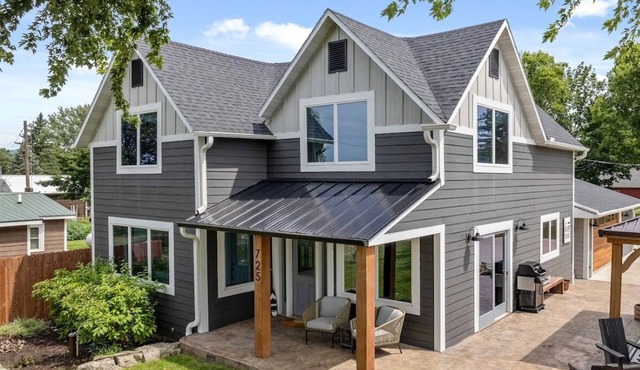 NEW Mississippi Riverfront Sunset House - family, friends & river come together