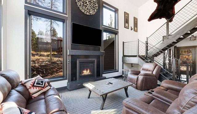 New Misty Pine - Hot tub, Fireplace, AC, Garage