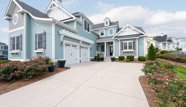 New Model Home @ THE PENINSULA, golf course views & amazing outdoor living space