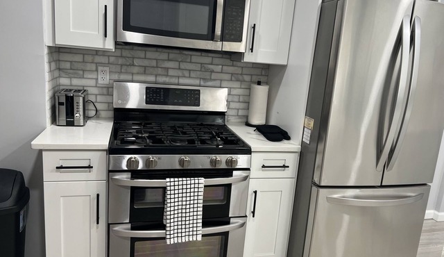 NEW MODERN 1 BEDROOM APT MINUTES FROM NYC!