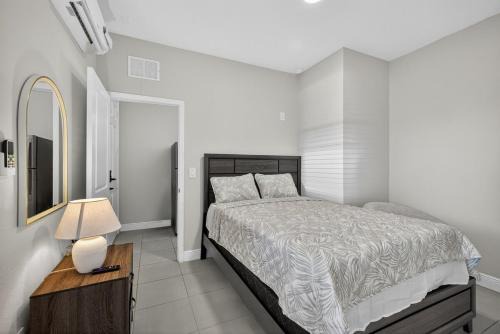 New Modern 1BR - Near Busch Gardens & Downtown