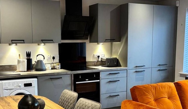 New Modern 2 bed Apartment - Holbeck Leeds - FREE GATED PARKING