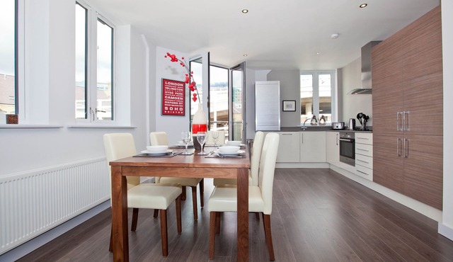 New, Modern 2bed 2bath Liverpool Street