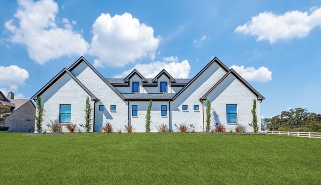 New Modern 3-bedroom duplex