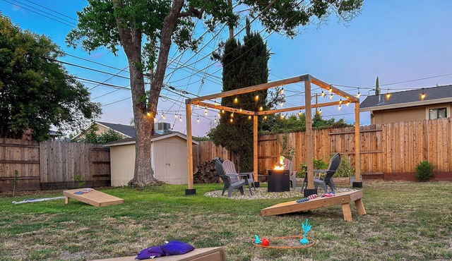 NEW - Modern 3BR & Backyard Oasis - 5 Minutes from American River!