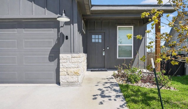 New! Modern 3BR w/Fenced Yard, Pet Friendly!