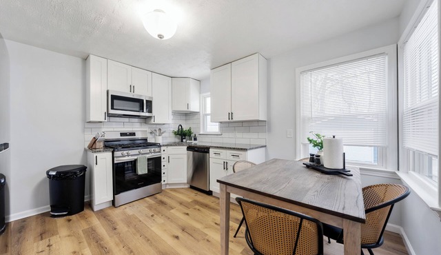 NEW Modern 4-Bedroom Home with Arcade Games – Near Downtown Cleveland & Airport!