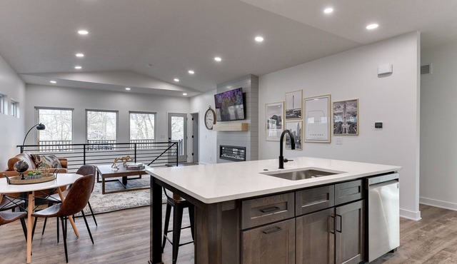 New Modern 4 Bedroom Home, Perfect for Families