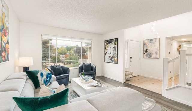 New! Modern 4BR walk to Reno-Sparks Conv Center, Atlantis Casino & shops