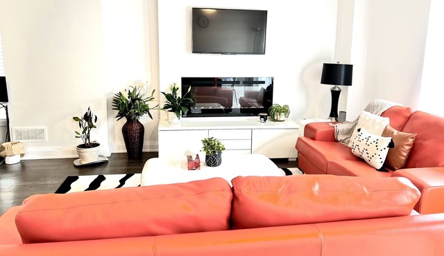New, Modern and Trendy Fully-Equipped End-Unit Townhouse