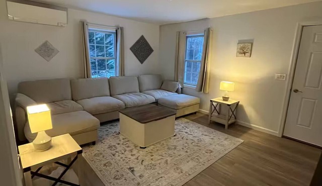 New, modern apartment near touristy Mystic!